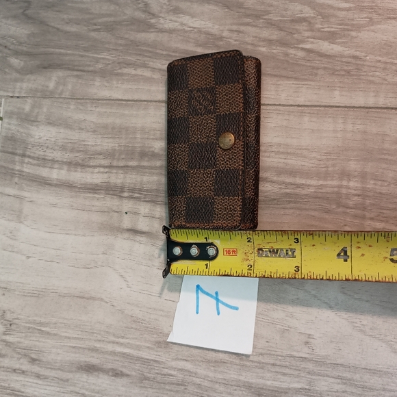 Louis Vuitton Brown 4 Key Holder - Damier Ebene - Picture 9 of 9